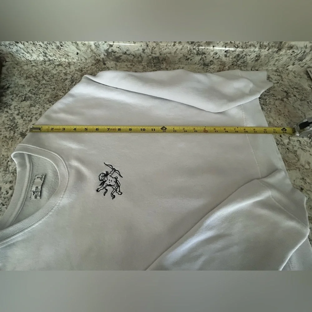Hollister White Crewneck Sweatshirt with Black Angel Graphic Size S - Picture 8 of 8